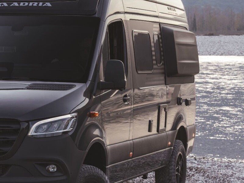 Supertwin is de eerste camper die standaard is uitgerust met Alde Diesel 4000 D, met een totaal vermogen van 9 kW, een warmwatertank van 10 liter, twee verwarmingszones en een stille werking, voor constante verwarming en warm water. Geavanceerde isolatie 