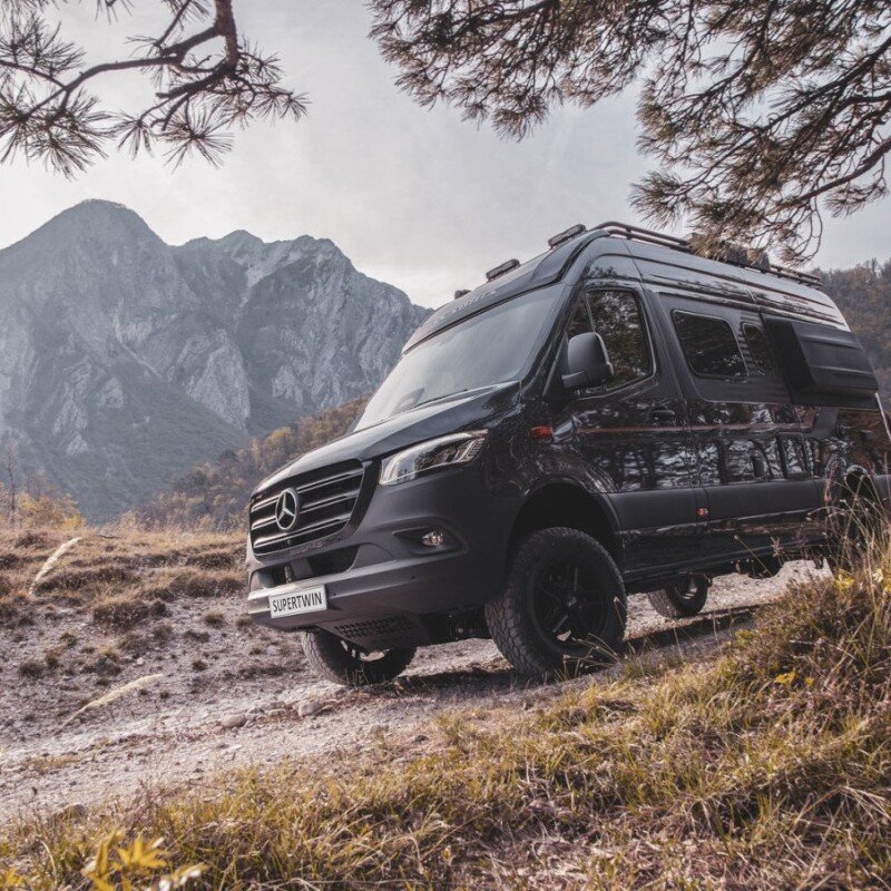 SUPERTWIN LS Q7I1069   media library original 1355 903