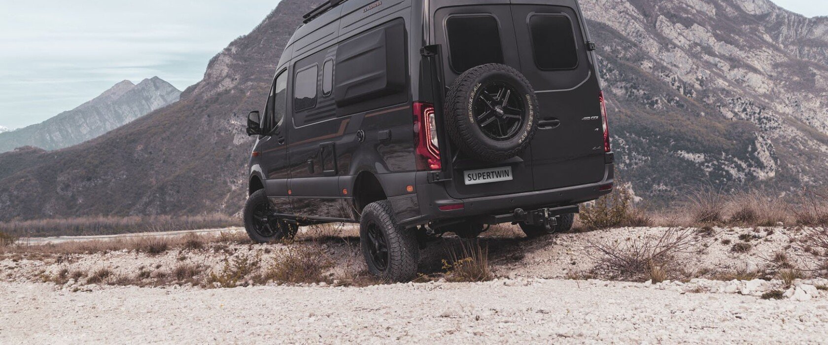 GEDREVEN DOOR EEN VISIE VAN COMPROMISLOZE PRESTATIES MET UW VEILIGHEID, COMFORT EN PLEZIER IN GEDACHTEN. HOE AFGELEGEN U OOK BENT, VOEL U ALTIJD ZEKER EN IN CONTROLE.