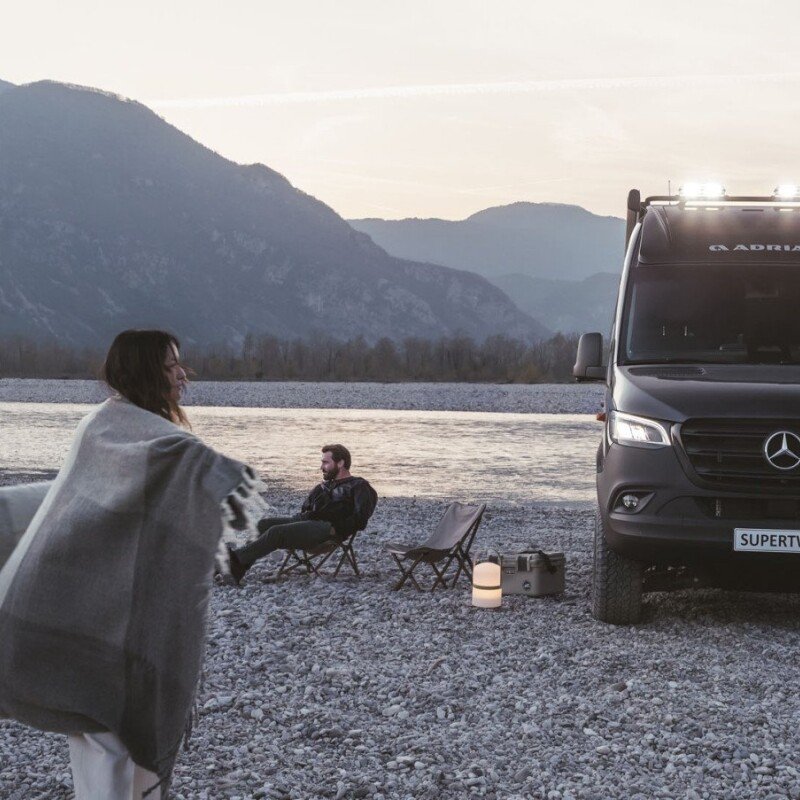 SUPERTWIN LS Q7I2881   media library original 1355 903